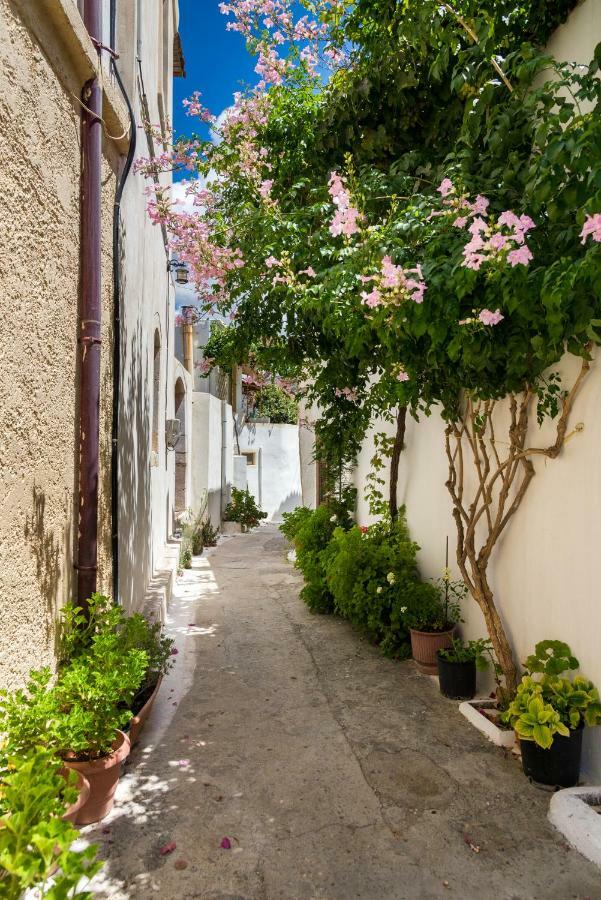 Private Studio In Historic House Lastros Exterior photo